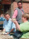 Neben Kaffee und Kuchen den Bauernhof erleben