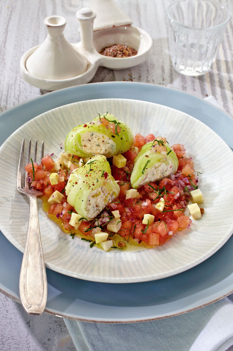 lw-heute.de – Gurkenröllchen mit Feta auf Tomatengemüse ...