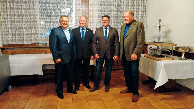 Volker Hertling für über 30 Jahre Vorstandsarbeit geehrt 