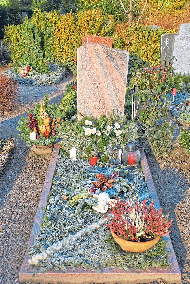 – Festschmuck für das Grab