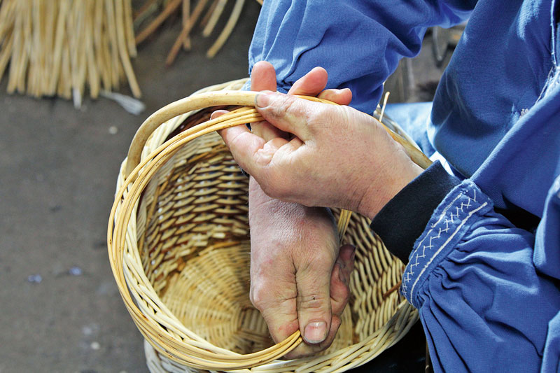 Korbflechter – fest im Handwerk verflochten