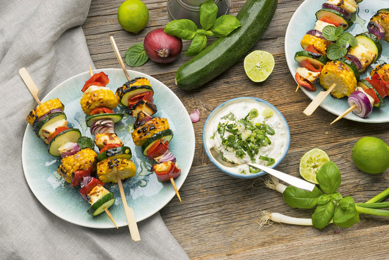 lw-heute.de – Gegrillte Antipasti-Spieße mit Halloumi und Kräuterdip ...