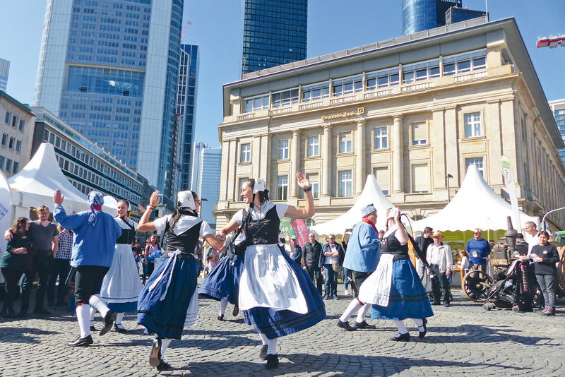 Volkstänzer begeistern Frankfurt