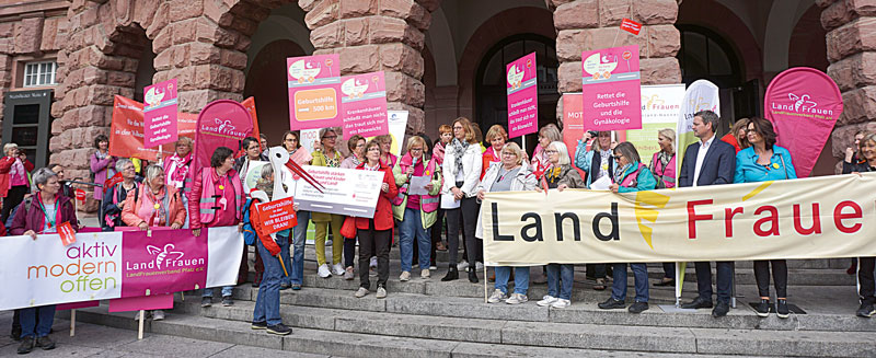 Stoppt die Schließungen der Geburtsstationen auf dem Land
