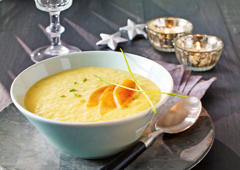 Pastinakensuppe mit karamellisierter Birne