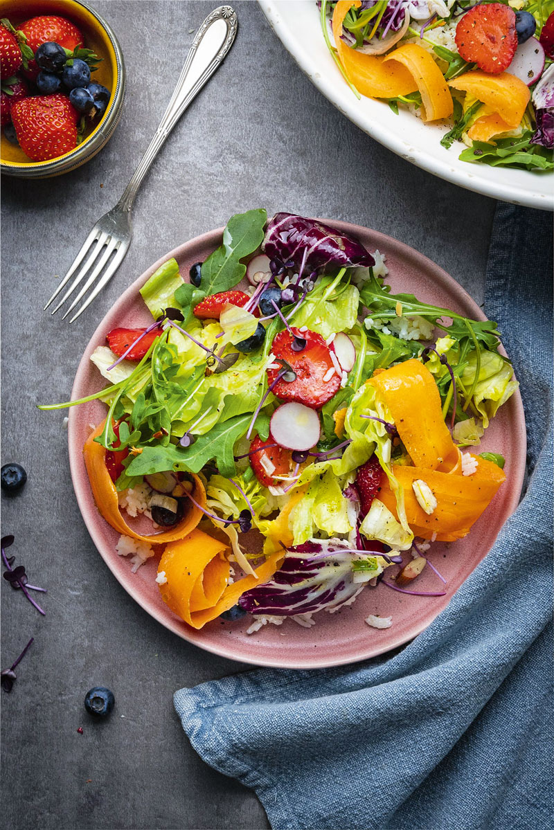 Regenbogen-Salat mit Reis