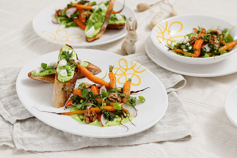 Frühlings-Bruschetta mit  Erbsencreme und Ziegenkäse