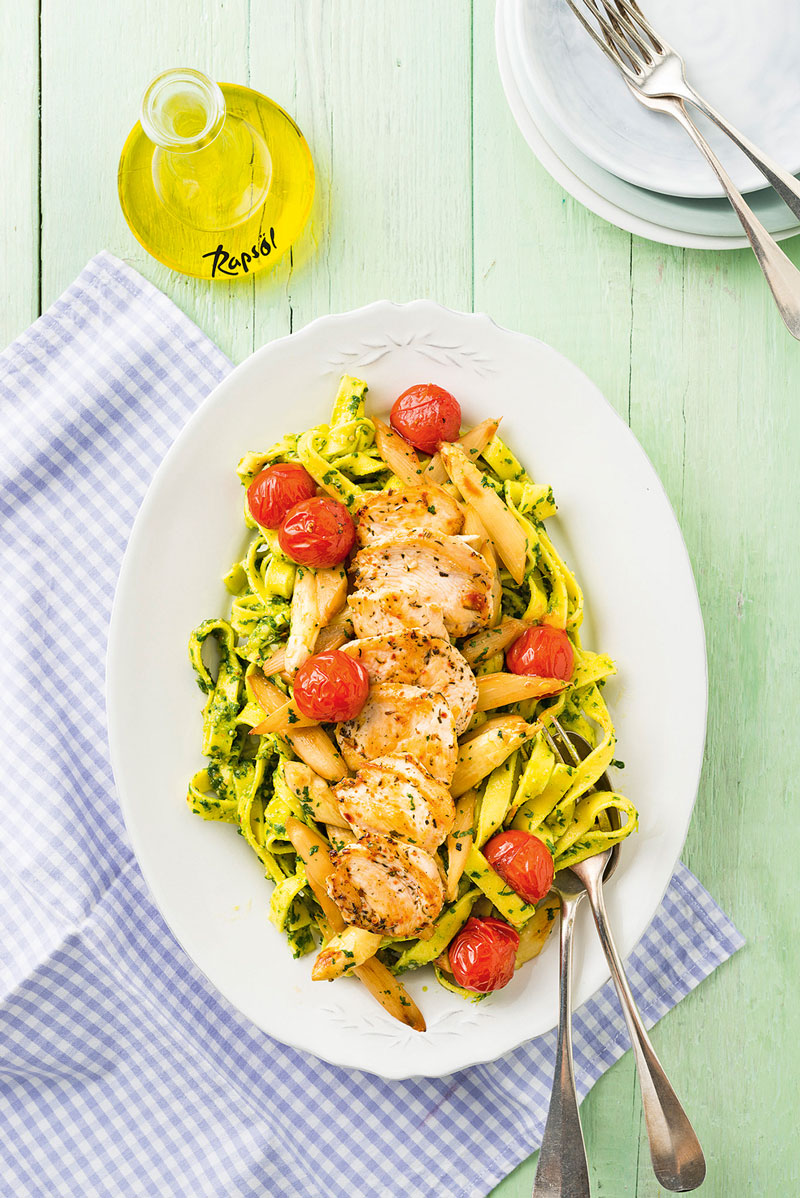 Bärlauchpesto-Pasta mit Hähnchenschnitzeln