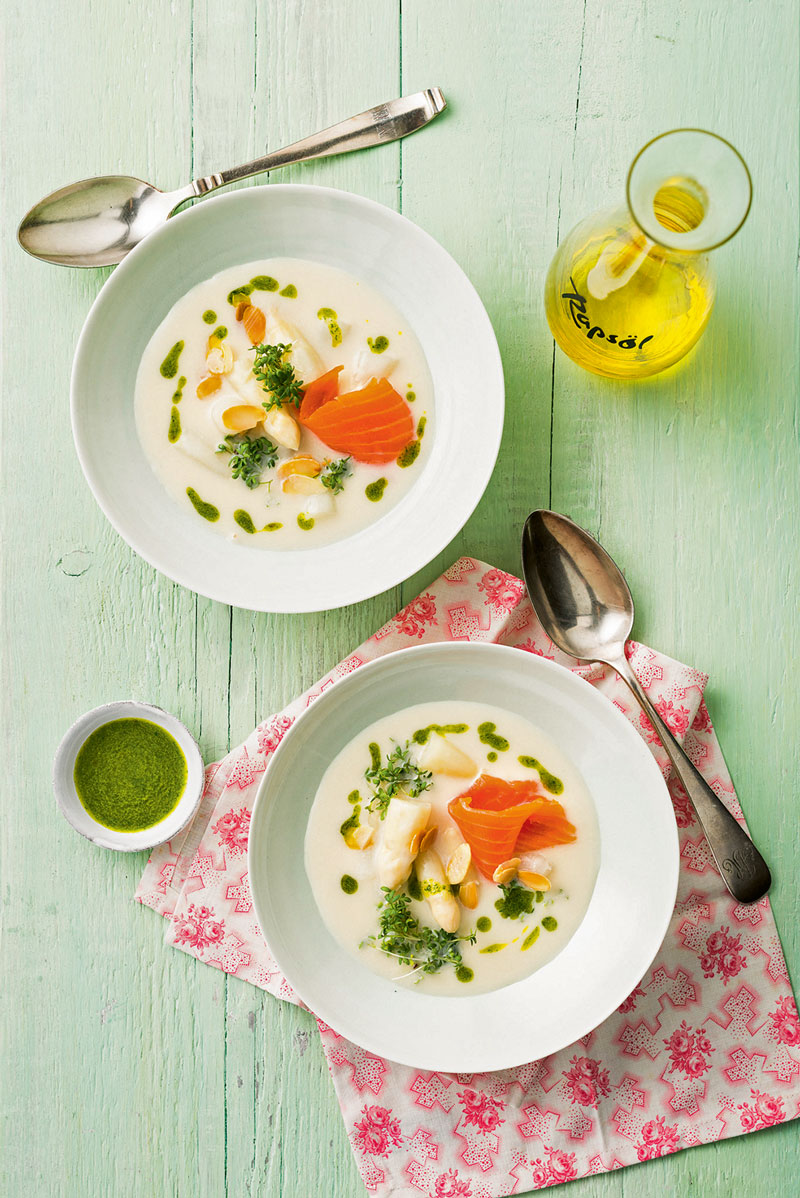 Spargelcremesuppe mit Kresseöl