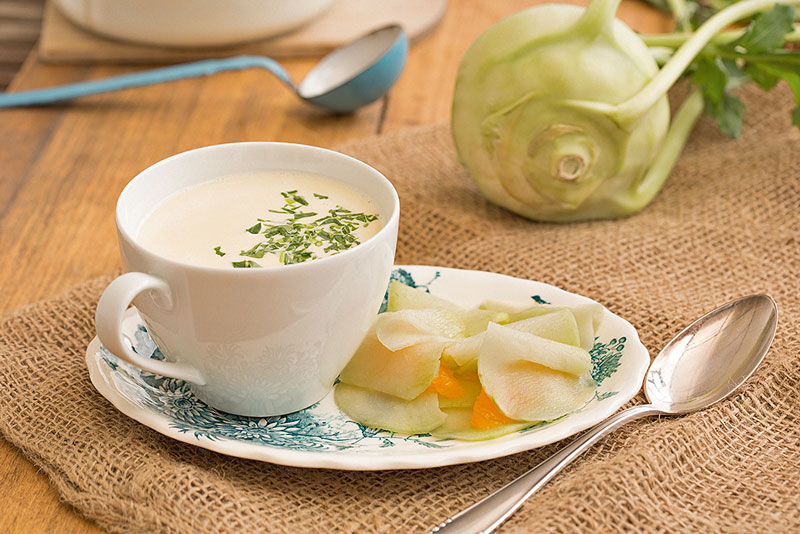 Kohlrabi-Süppchen mit Kohlrabi-Orangensalat