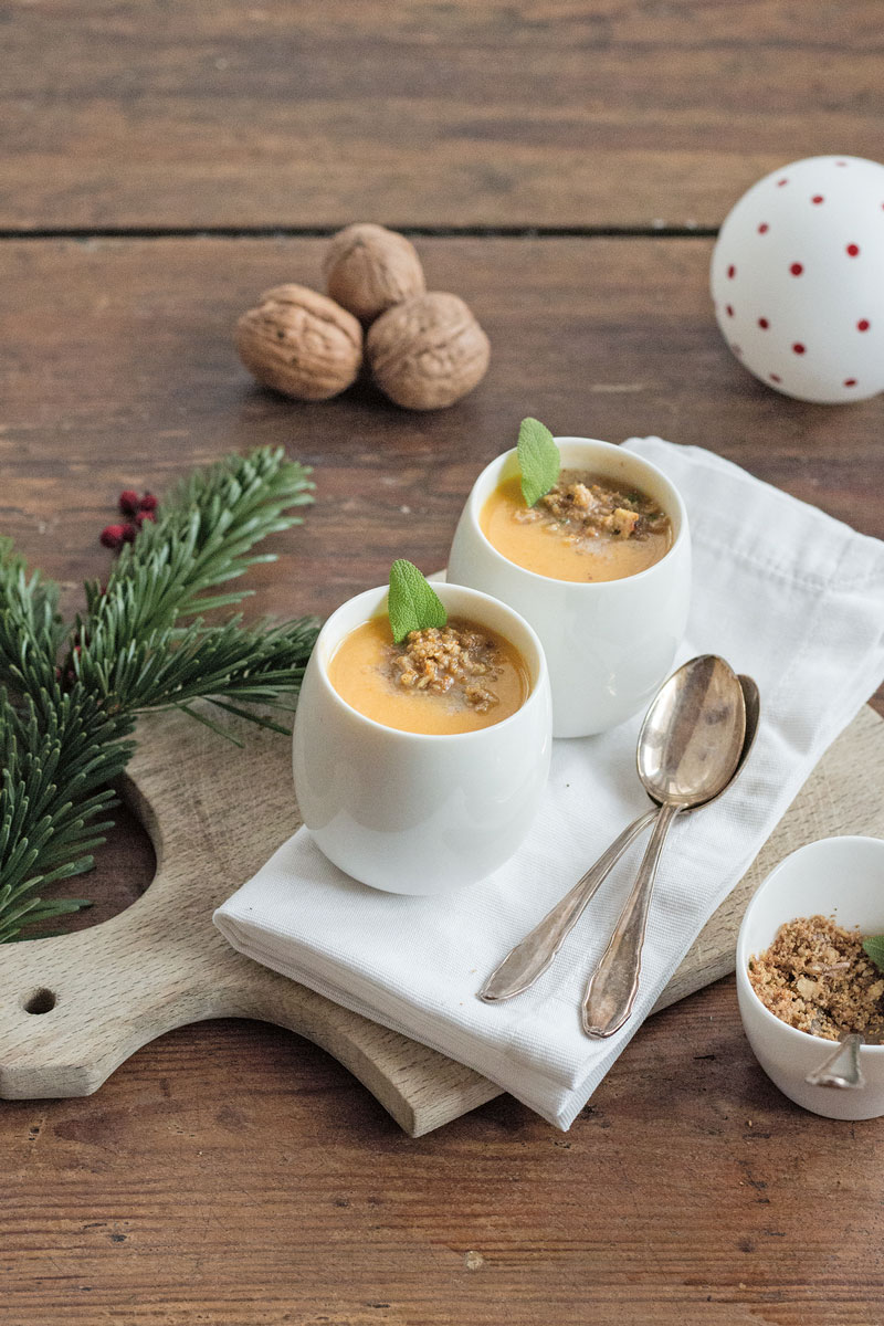 Süßkartoffelshots mit Salbei-Walnuss-Gremolata