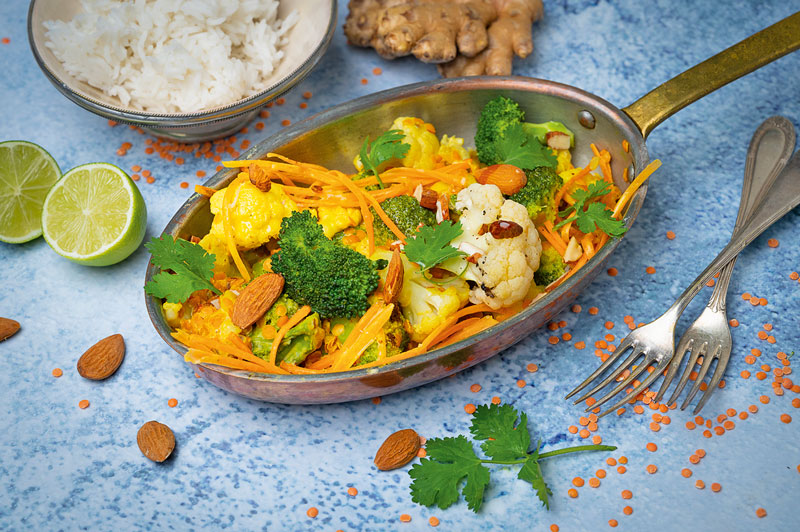 Blumenkohl-Brokkoli-Curry mit roten Linsen
