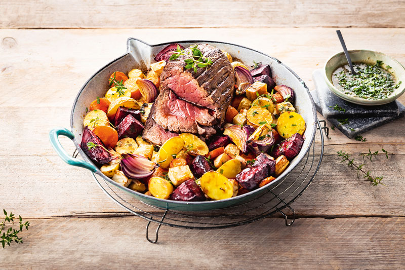 Roastbeef mit Röstkartoffeln und Wurzelgemüse