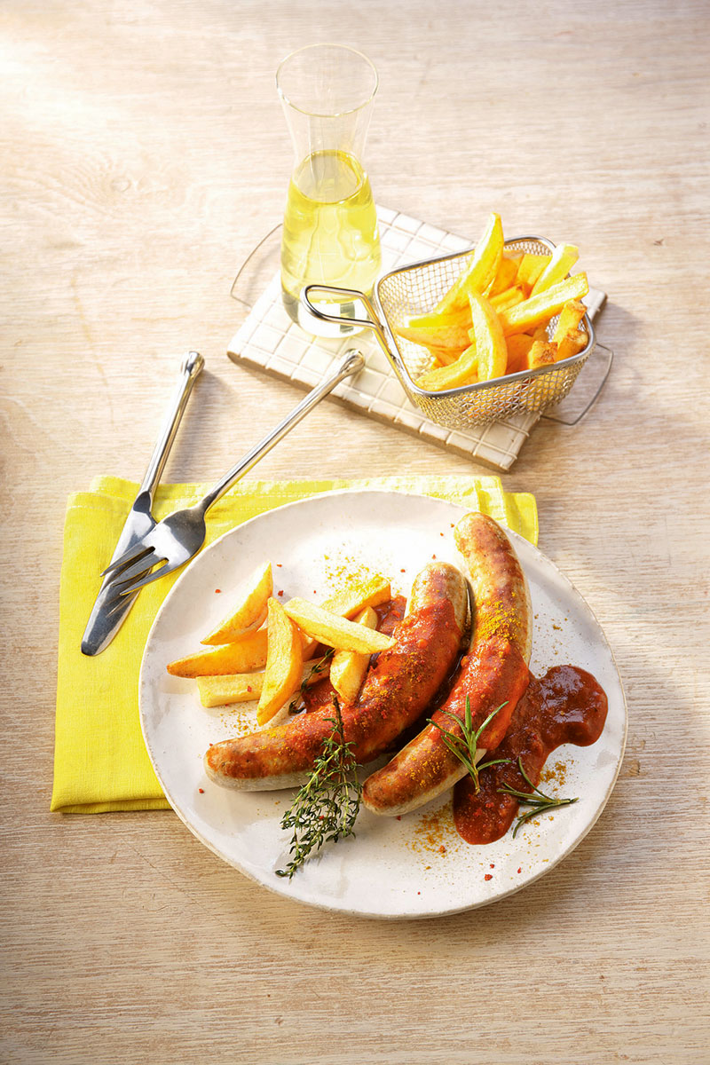 Currywurst mit selbst gemachten Pommes frites
