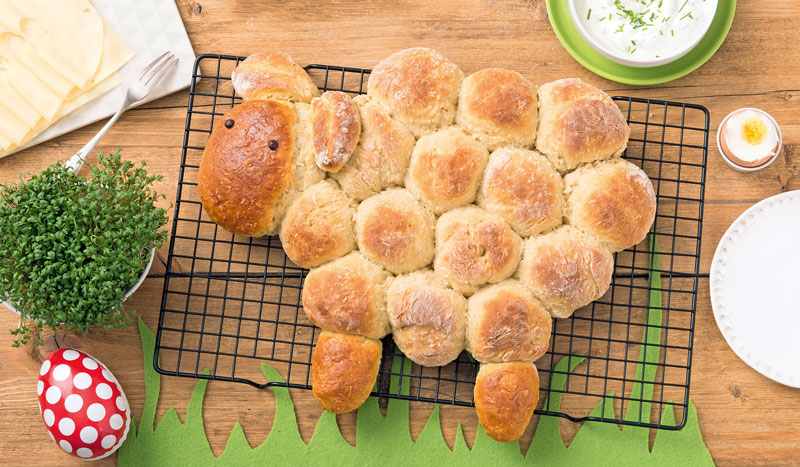 Salziges Osterlamm aus Kartoffelbrötchen