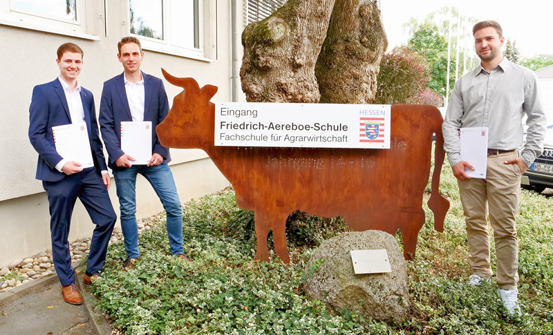 Zeugnisübergabe im feierlichen Rahmen