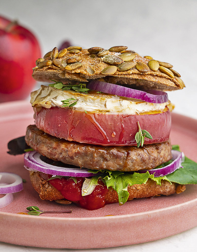 Enten-Burger mit überbackenem Apfel