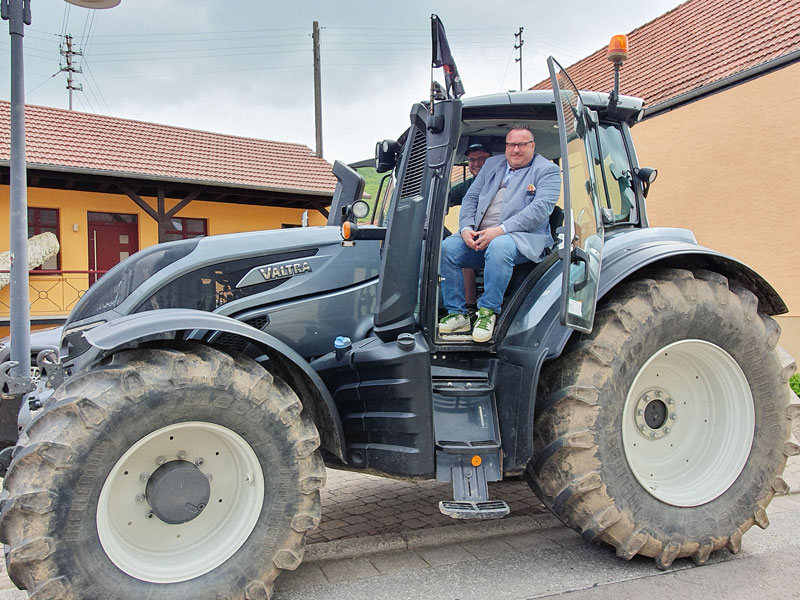 Becht gibt neuen Rad- und Wirtschaftsweg frei