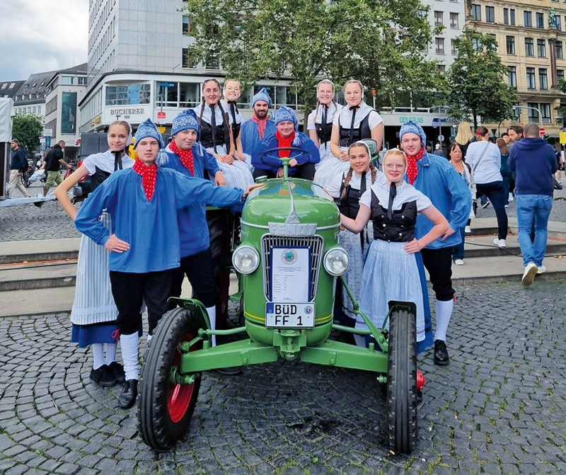 Landjugend beim Erntefest auf dem Roßmarkt