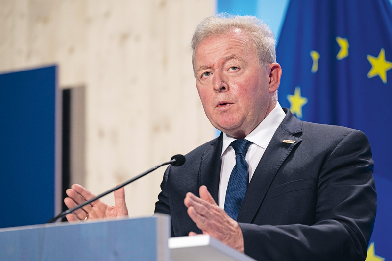 Wojciechowski steht eher am Rand