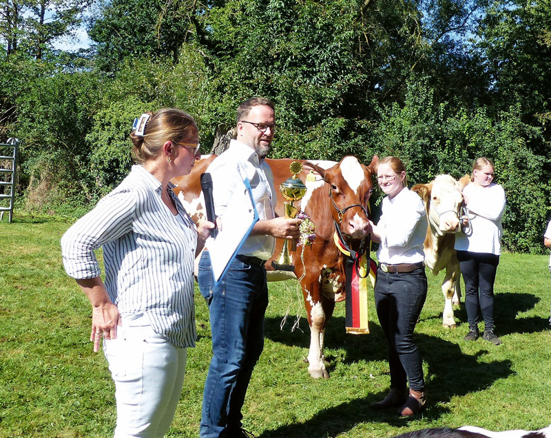Rhoder Kram- und Viehmarkt lockt zahlreiche Besucher an