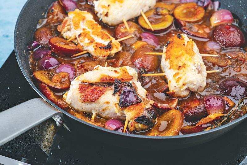Involtini in Pflaumenragout