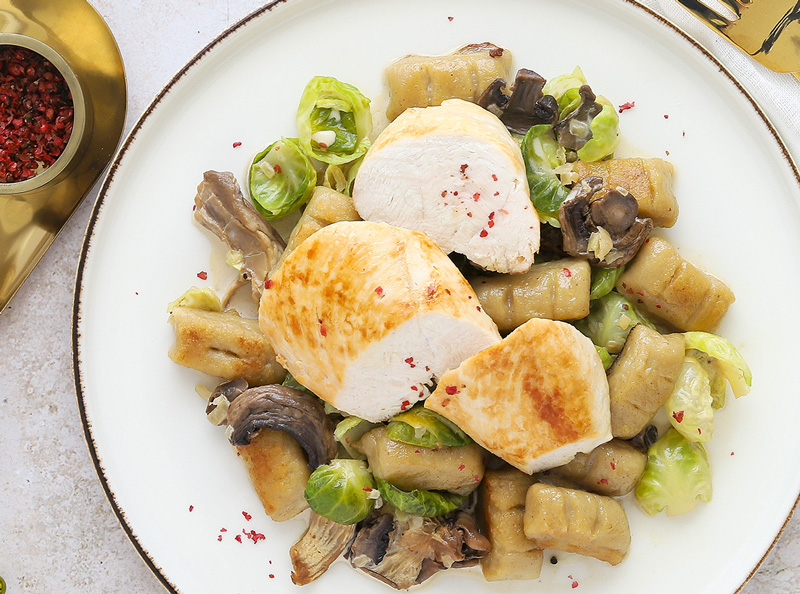 Hähnchenfilet mit Maronengnocchi und Rosenkohl