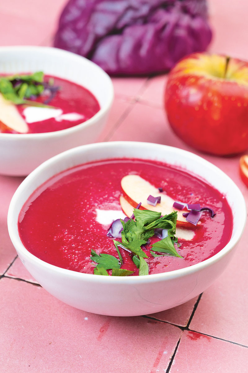 Rotkohlsuppe mit Apfel
