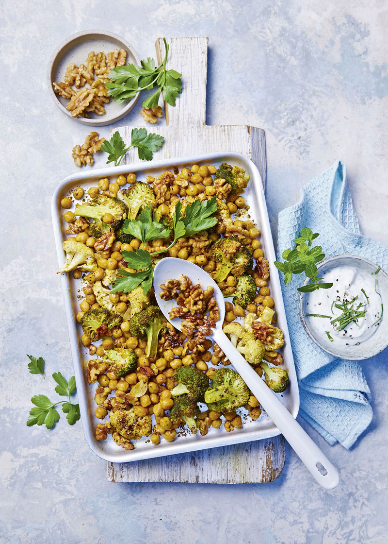 Ofengeröstete Kichererbsen mit Walnüssen und Joghurt-Dip