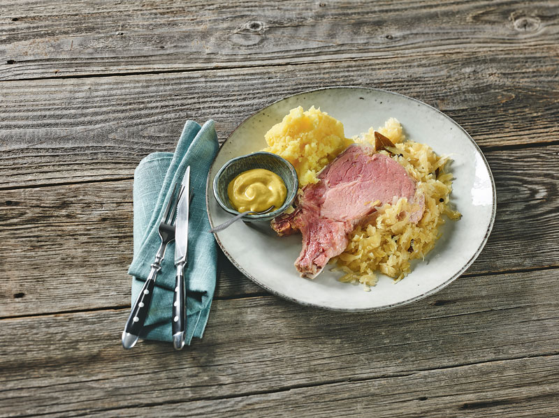 Rippchen mit Kraut und Kartoffelstampf