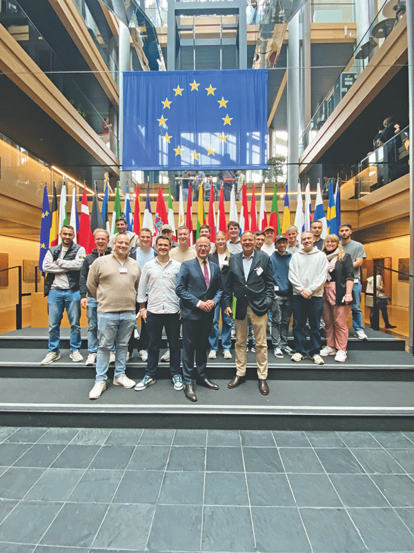 Weinbautechniker besuchen Europaparlament in Straßburg