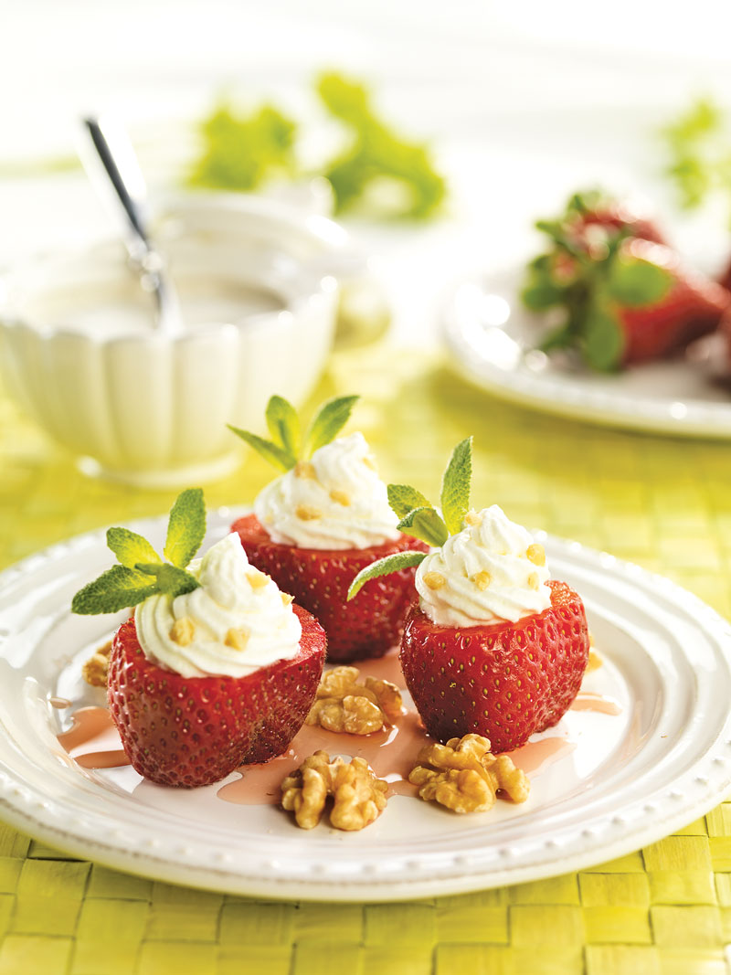 Gefüllte Erdbeeren mit Walnussmousse