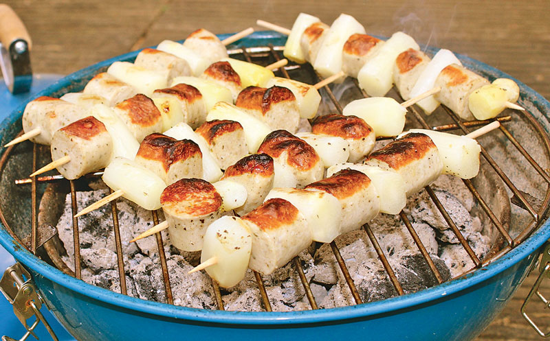 Spargel-Bratwurst-Spieße