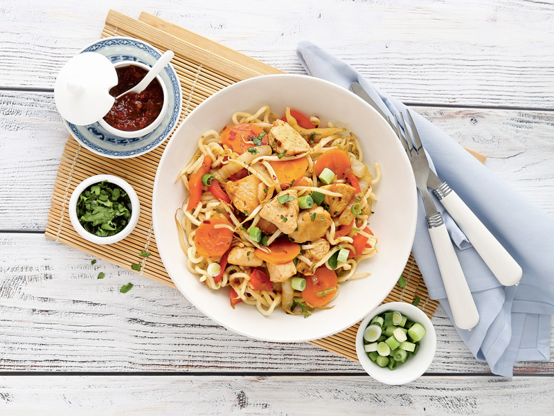 Bami Goreng mit Putenfiletwürfeln