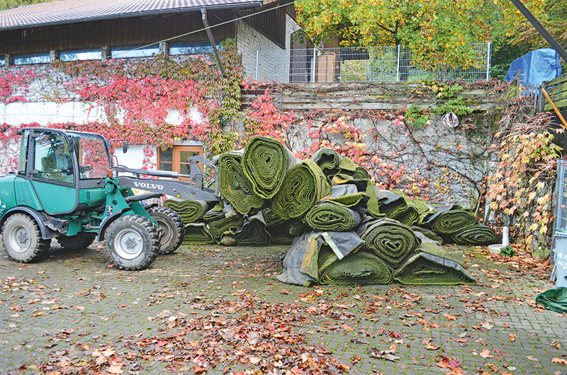 Kunstrasen im Pferdeauslauf 